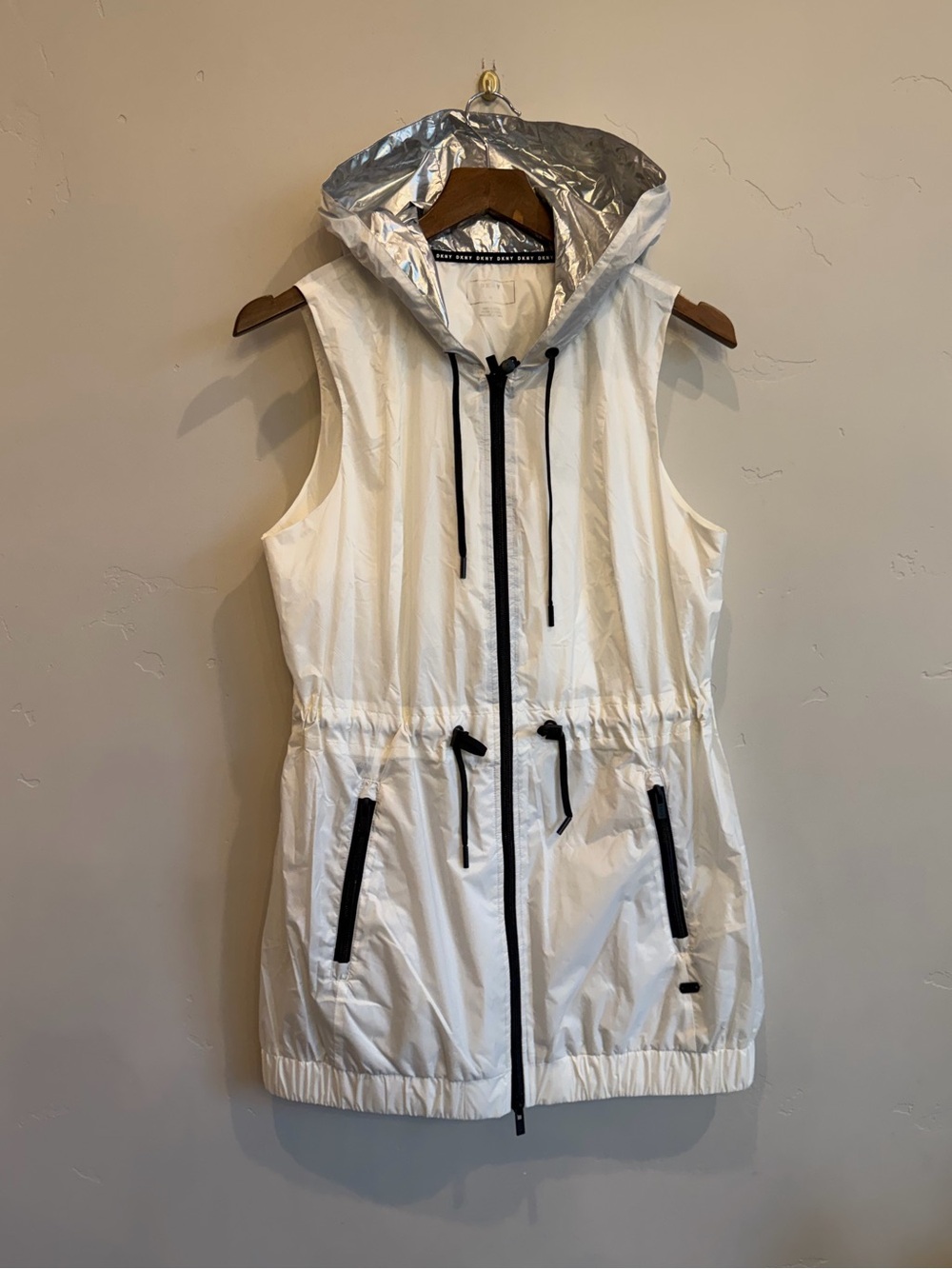 DKNY White Packable Water Repellent Sleeveless Windbreaker Jacket Vest